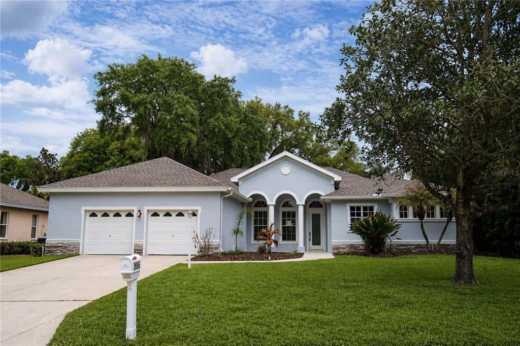 Single Family Residence in PLANT CITY
