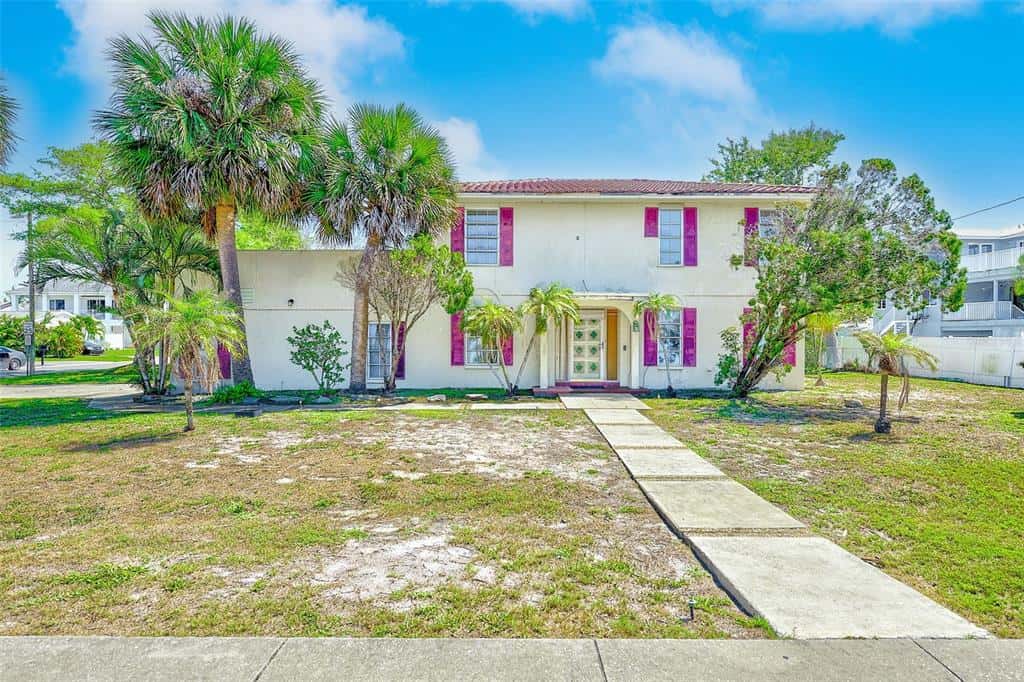 Single Family Residence in BELLEAIR BEACH