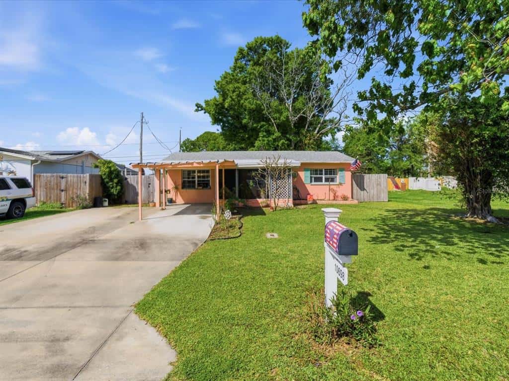 Single Family Residence in LARGO