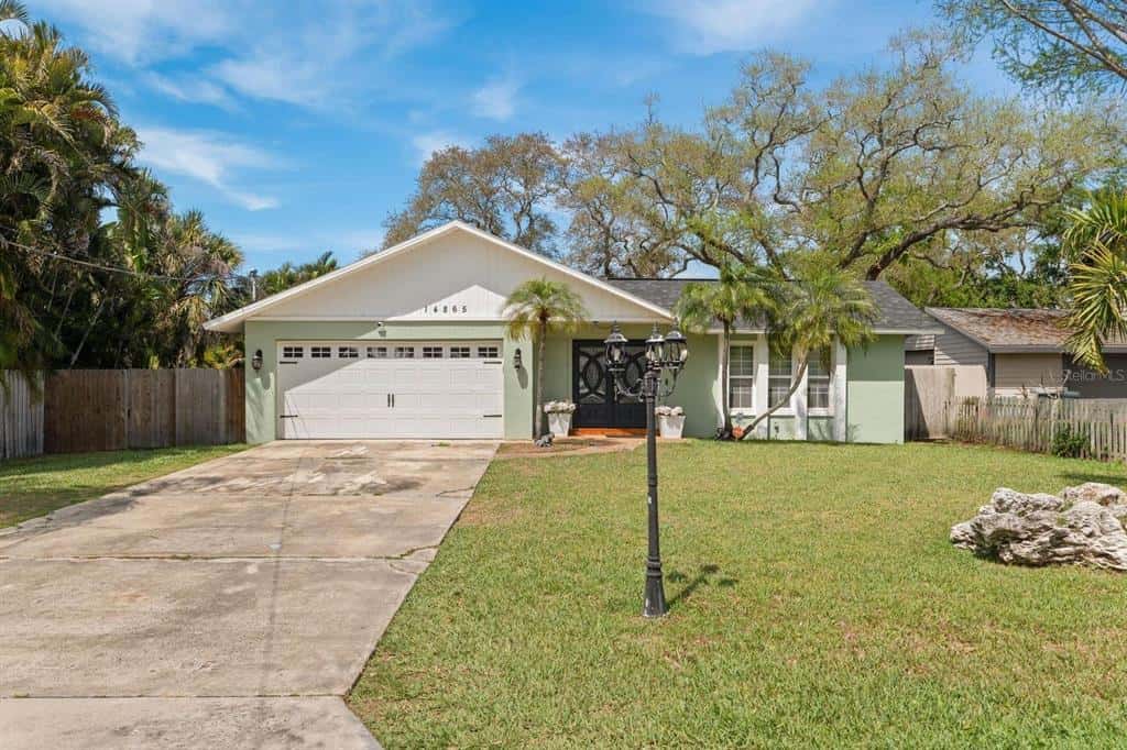 Single Family Residence in LARGO