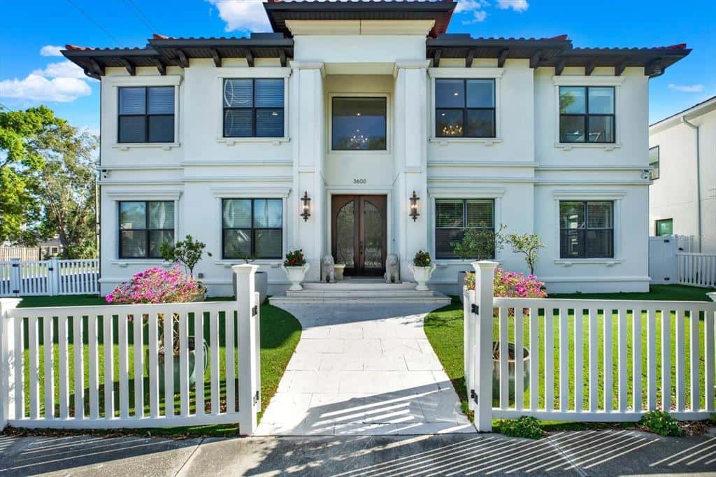 Single Family Residence in TAMPA