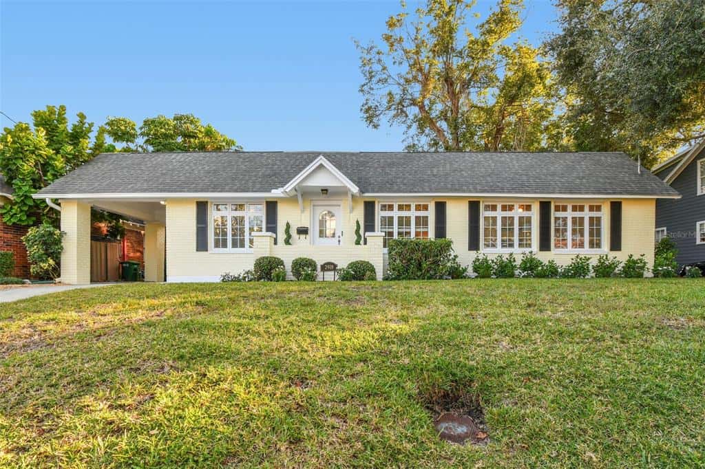Single Family Residence in TAMPA