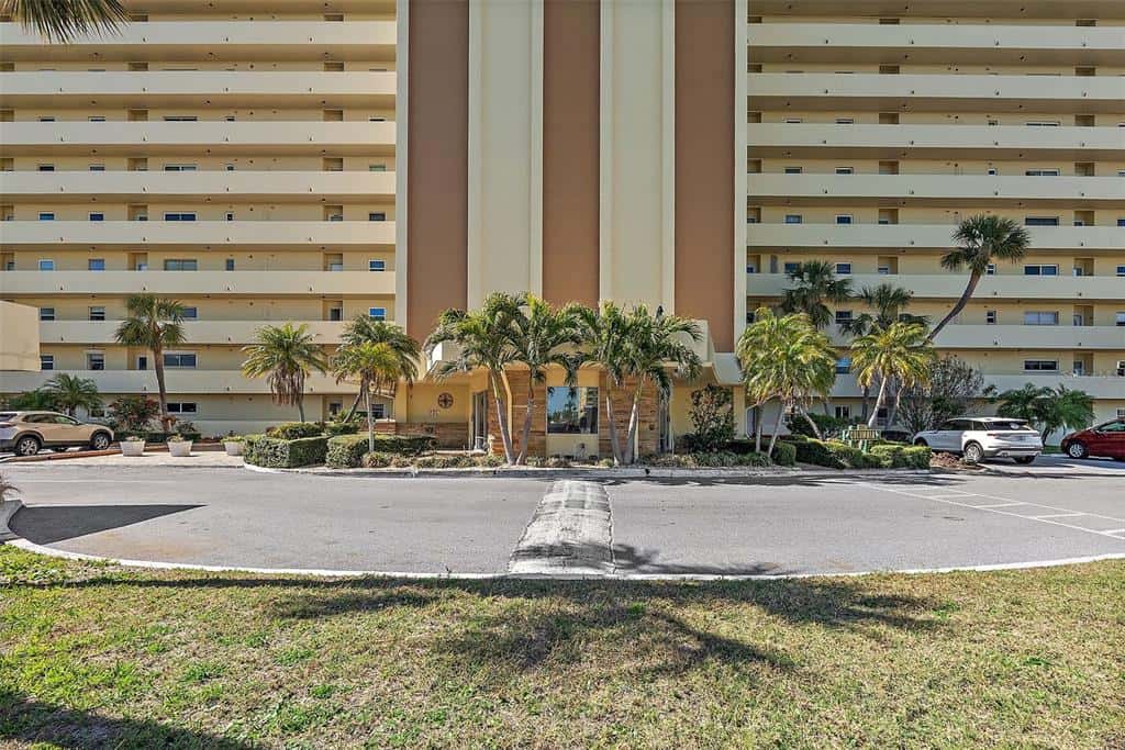 Condominium in ST PETERSBURG