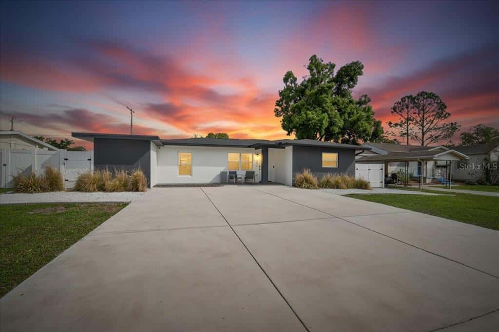 Single Family Residence in TAMPA