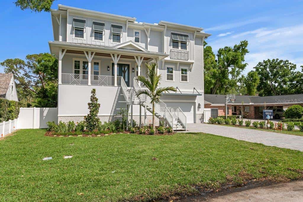 Single Family Residence in TAMPA