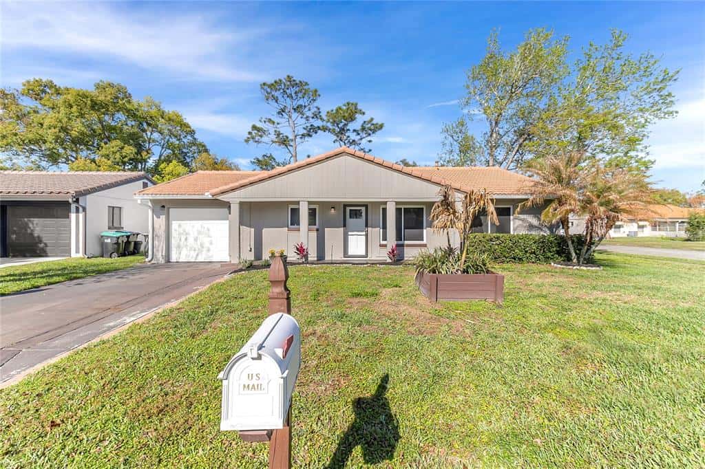 Single Family Residence in ORLANDO
