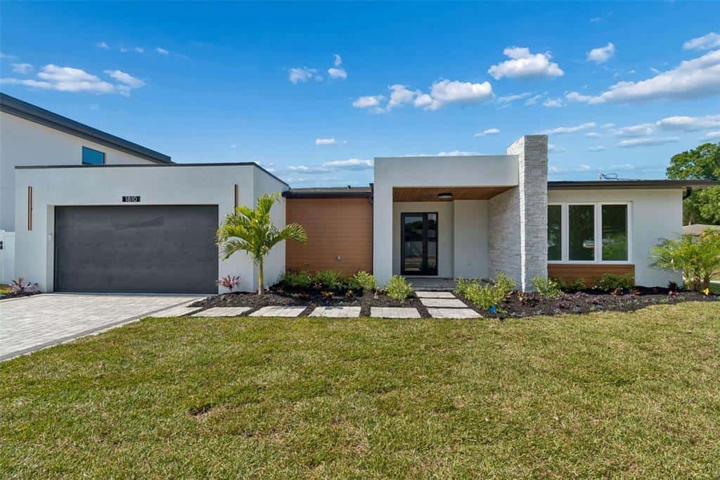 Single Family Residence in TAMPA