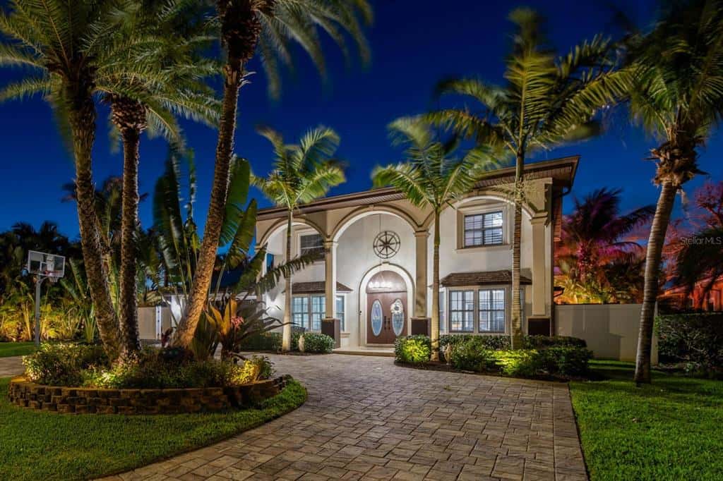 Single Family Residence in TREASURE ISLAND