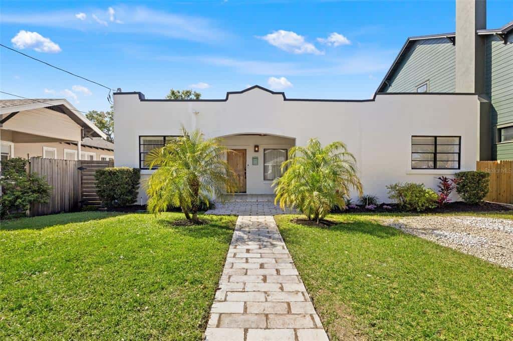 Single Family Residence in TAMPA