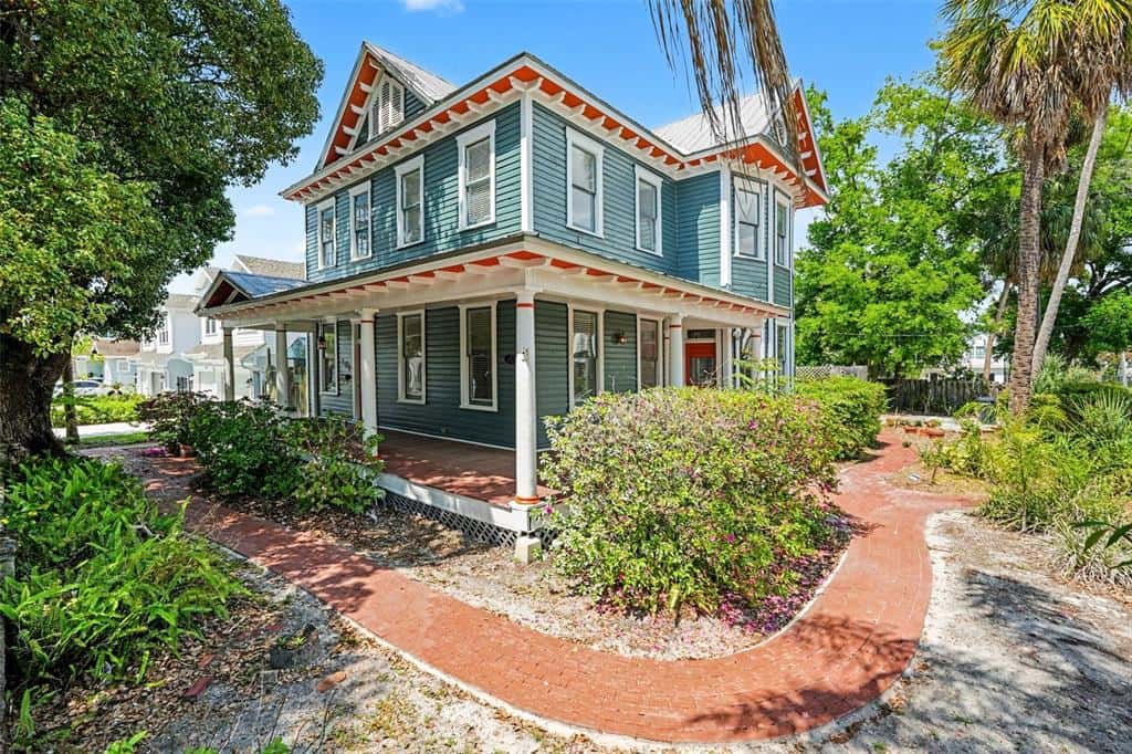 Single Family Residence in TAMPA