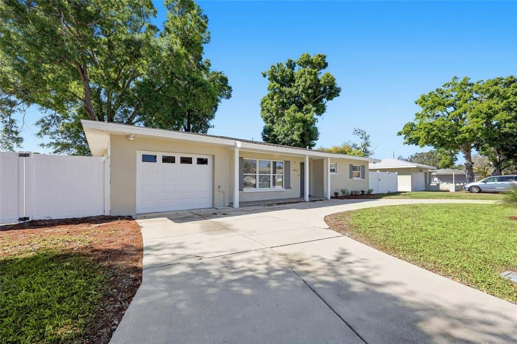 Single Family Residence in CLEARWATER