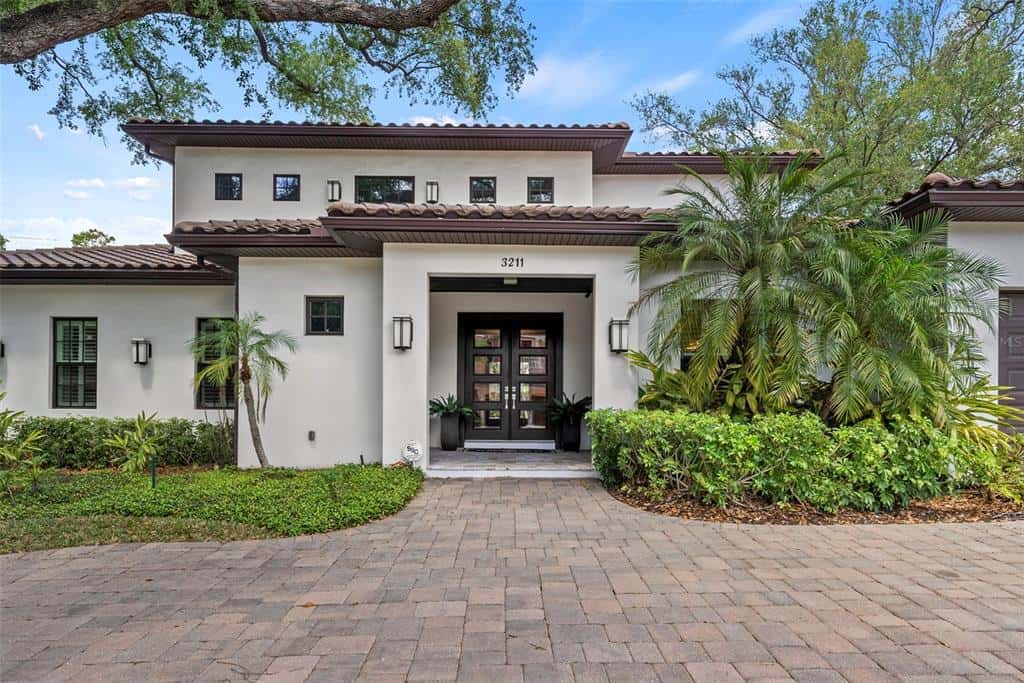 Single Family Residence in TAMPA