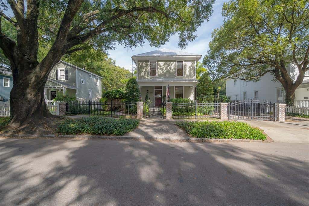Single Family Residence in TAMPA