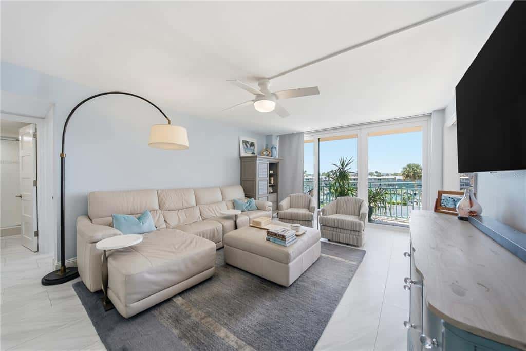 Condominium in TREASURE ISLAND