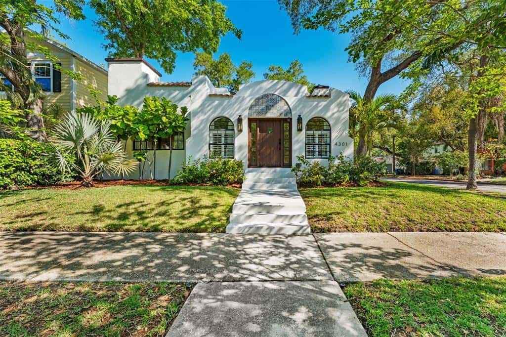 Single Family Residence in TAMPA