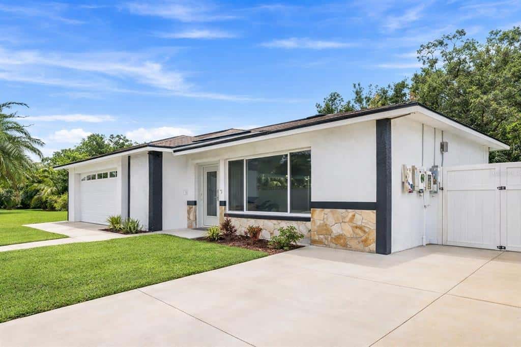 Single Family Residence in TAMPA