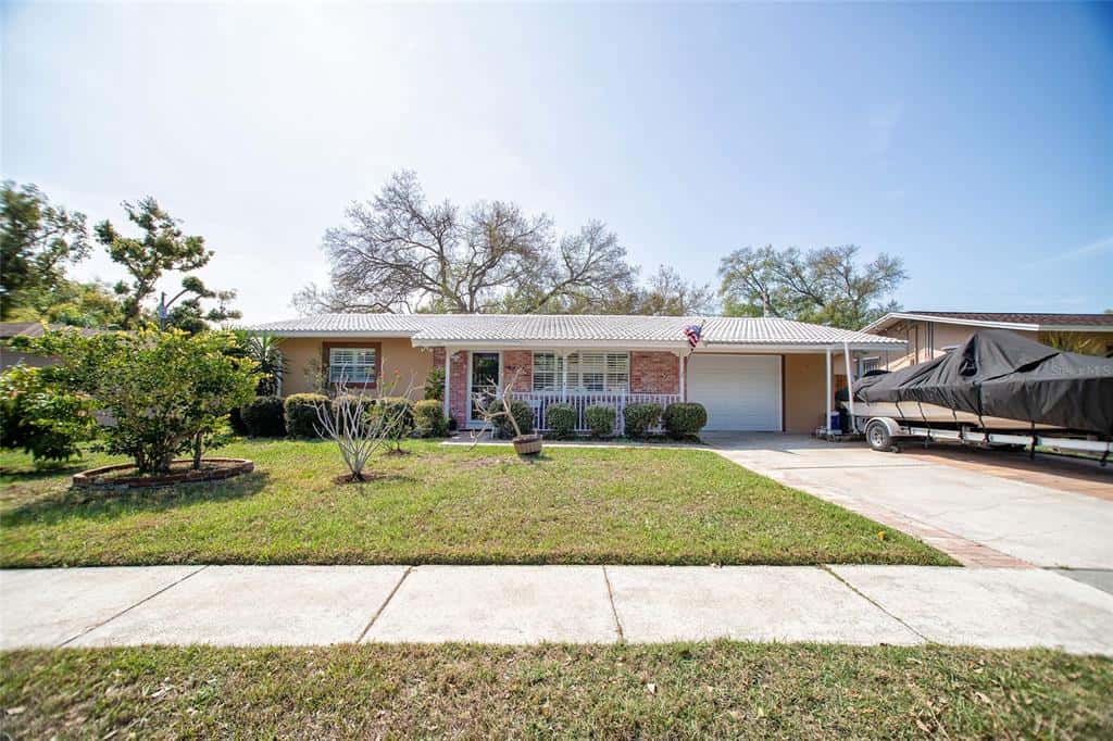 Single Family Residence in LARGO