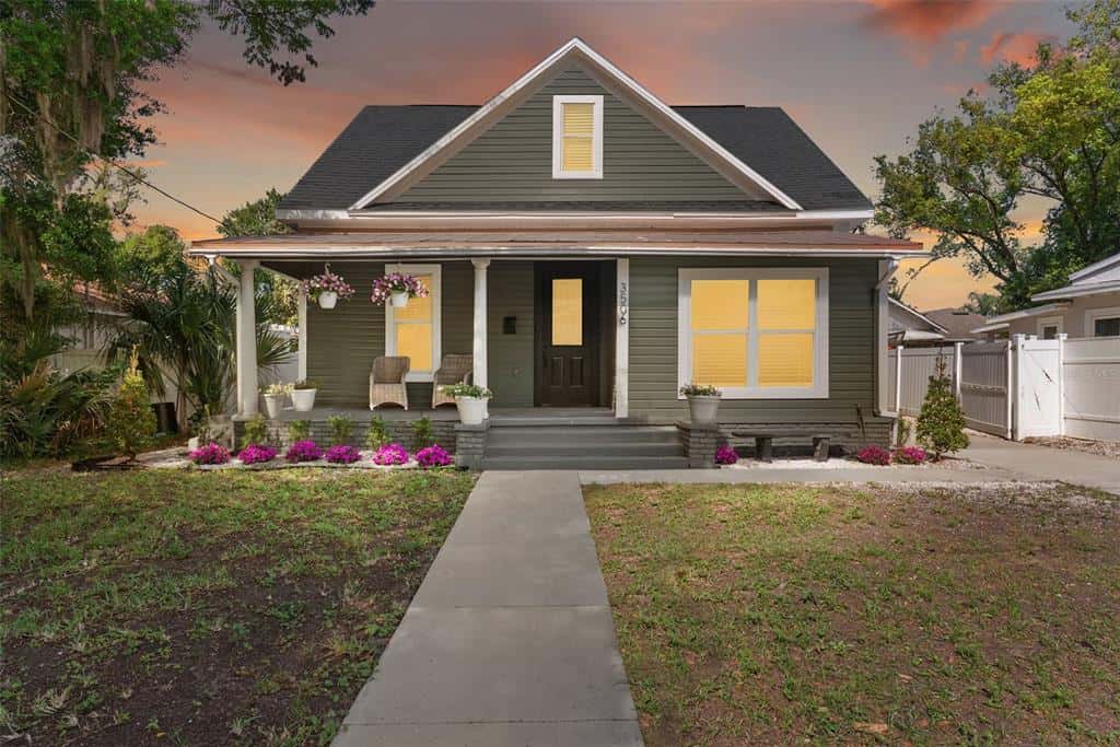 Single Family Residence in TAMPA