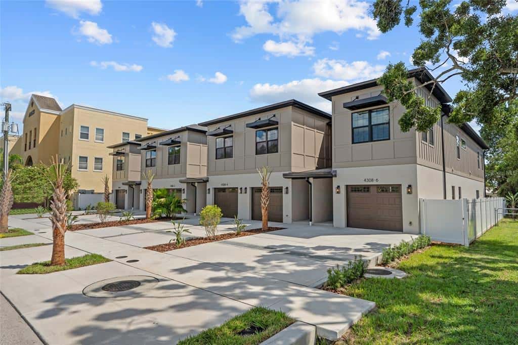 Townhouse in TAMPA