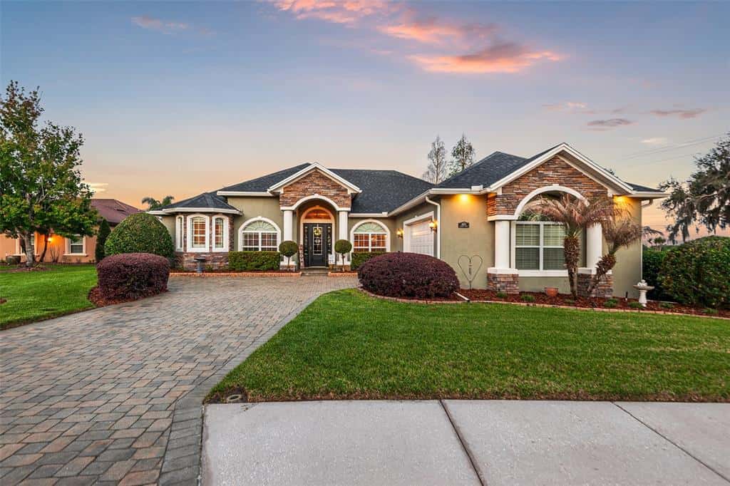 Single Family Residence in LAKELAND