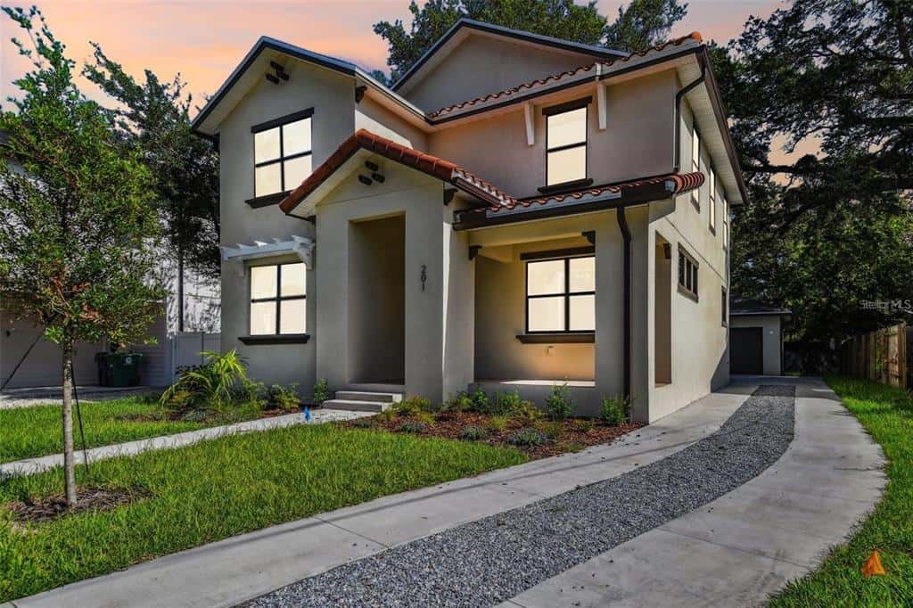 Single Family Residence in ST PETERSBURG