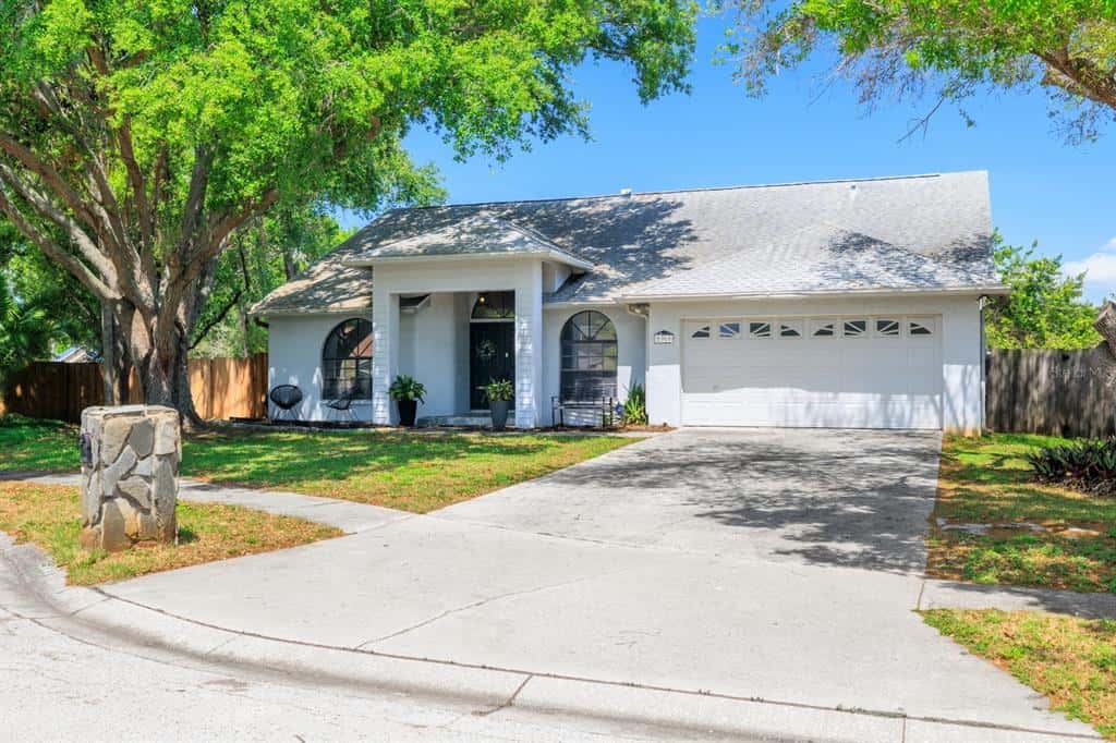 Single Family Residence in PINELLAS PARK