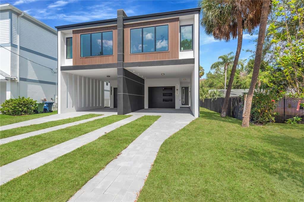 Single Family Residence in TAMPA