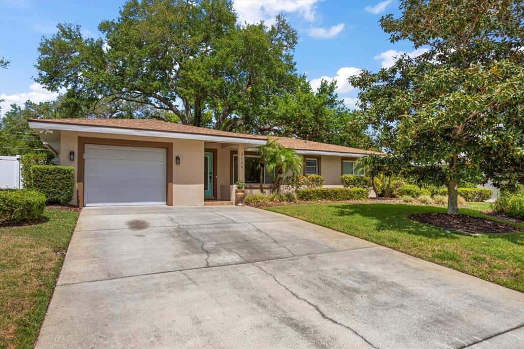 Single Family Residence in BELLEAIR BLUFFS