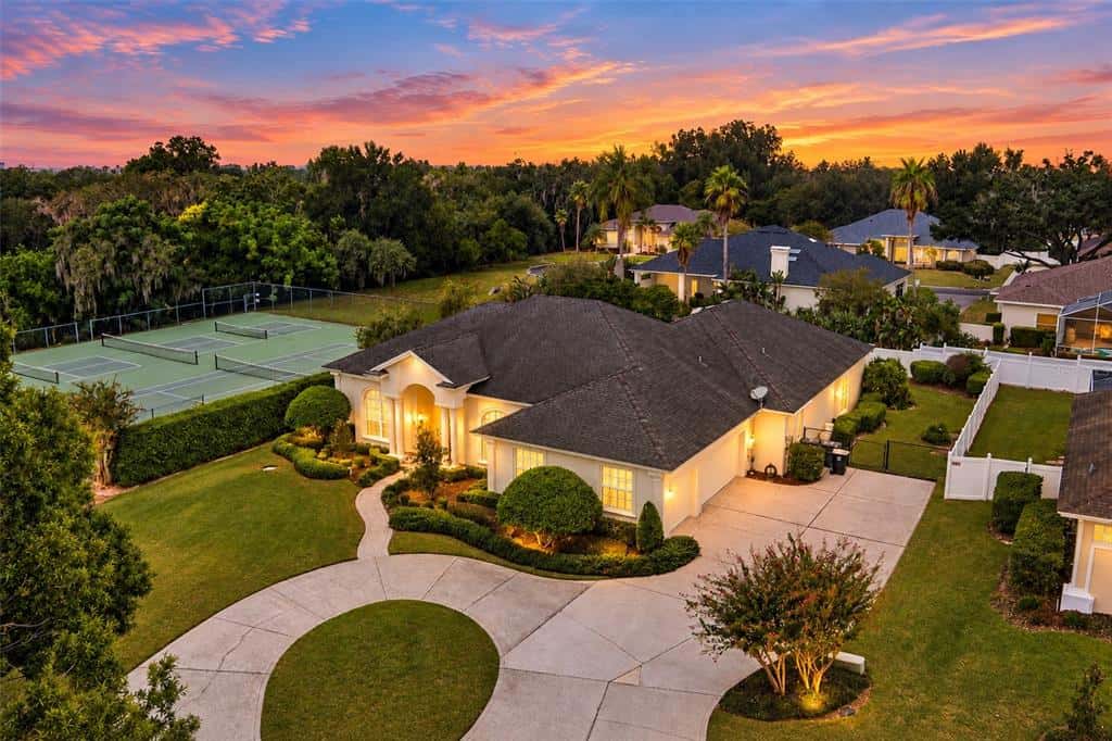 Single Family Residence in LAKELAND