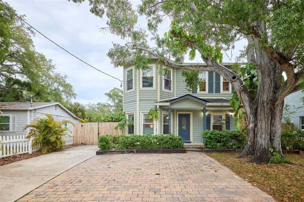 Single Family Residence in TAMPA