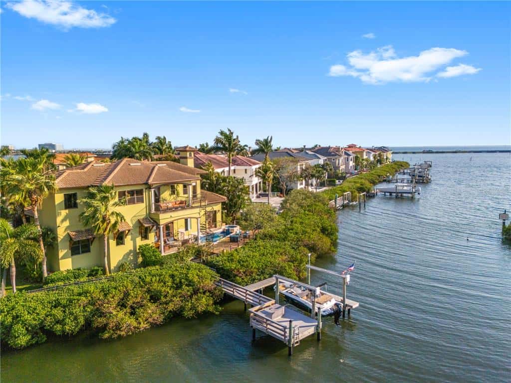 Single Family Residence in TAMPA