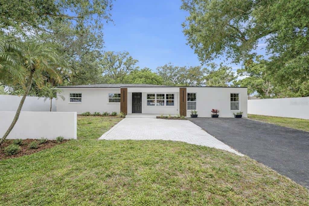 Single Family Residence in TAMPA