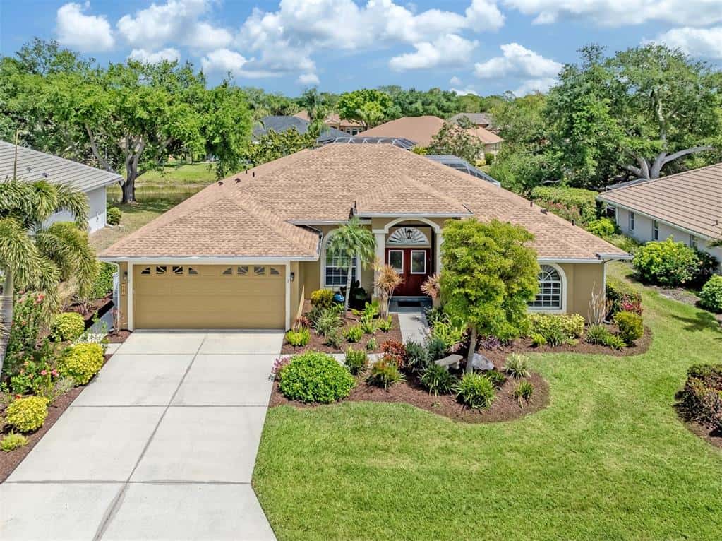 Single Family Residence in NOKOMIS
