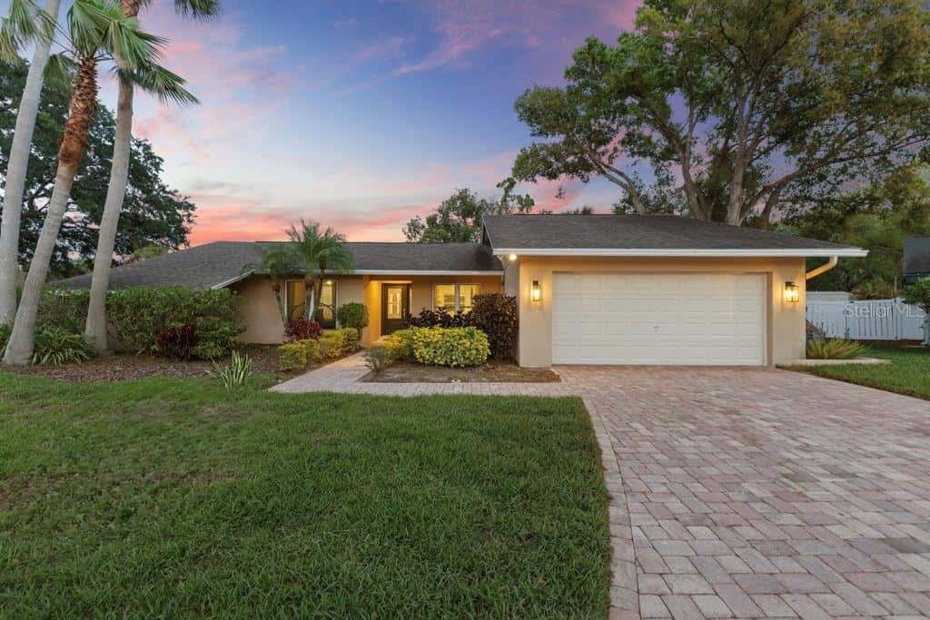 Single Family Residence in TAMPA