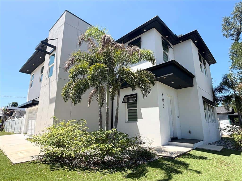 Single Family Residence in TAMPA