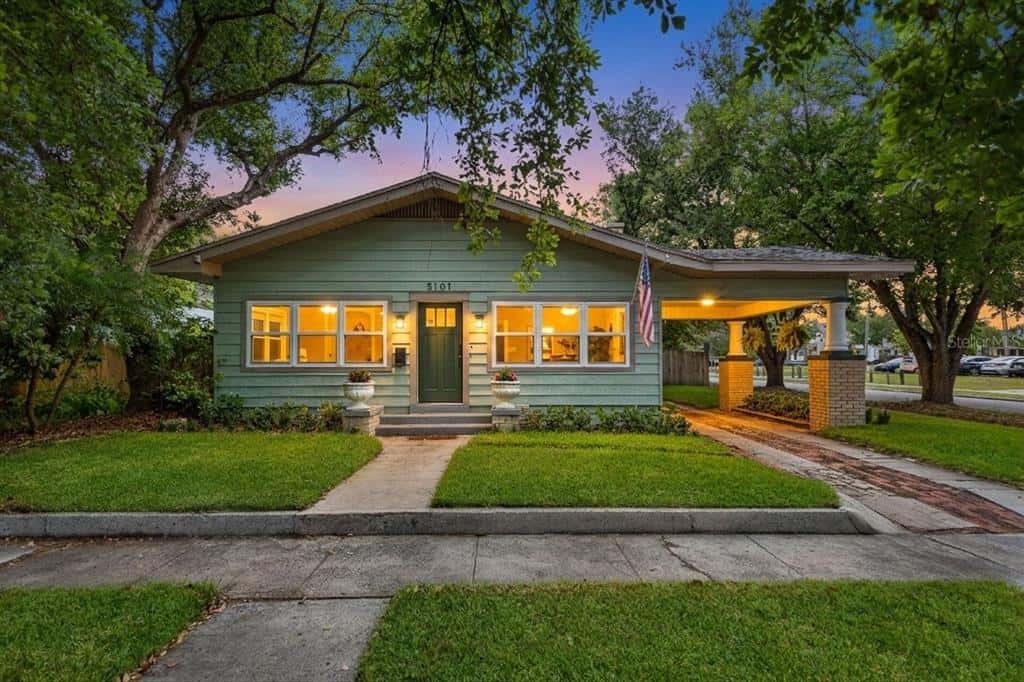 Single Family Residence in TAMPA