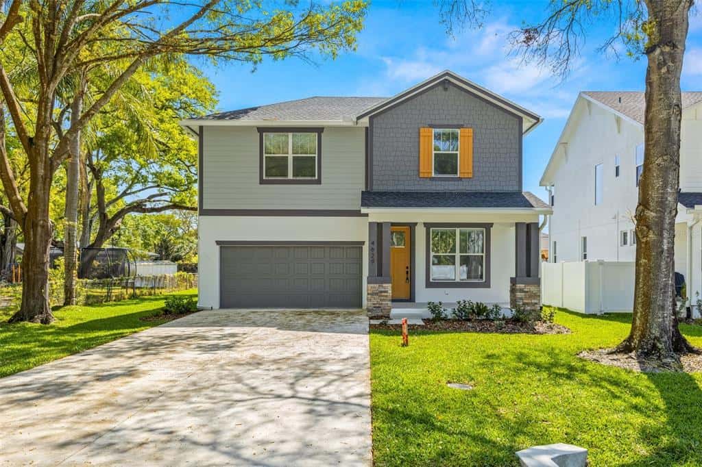 Single Family Residence in TAMPA