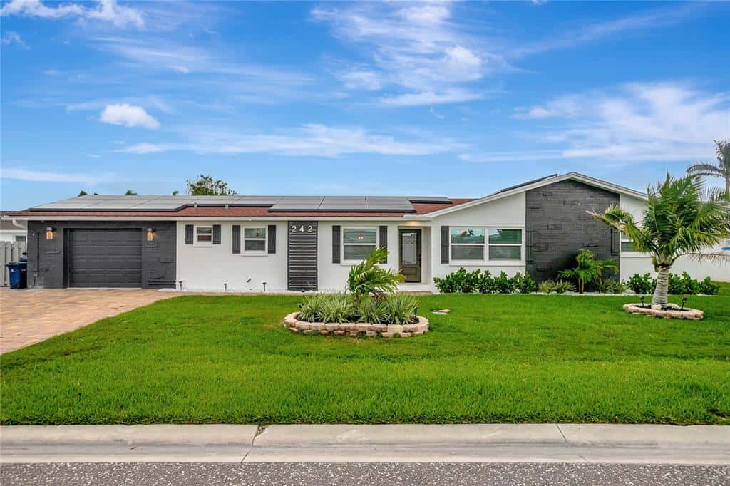 Single Family Residence in REDINGTON SHORES