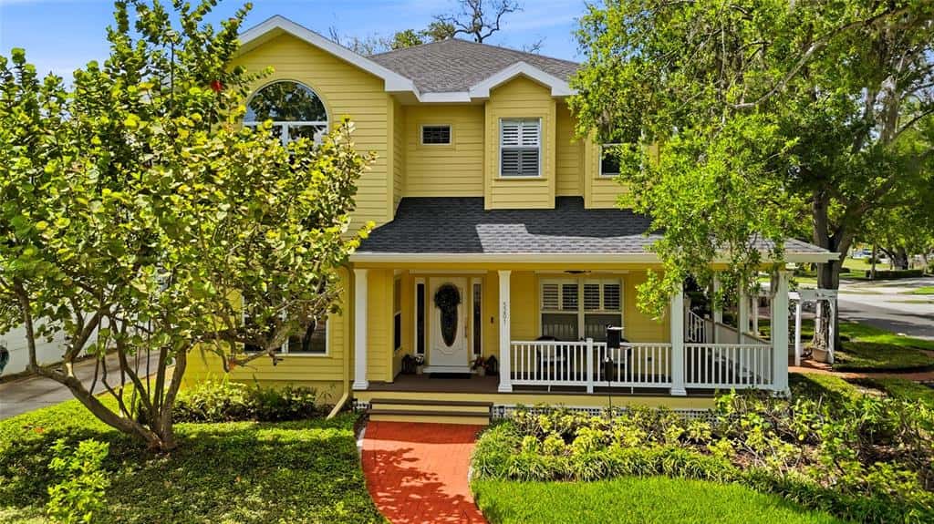 Single Family Residence in TAMPA