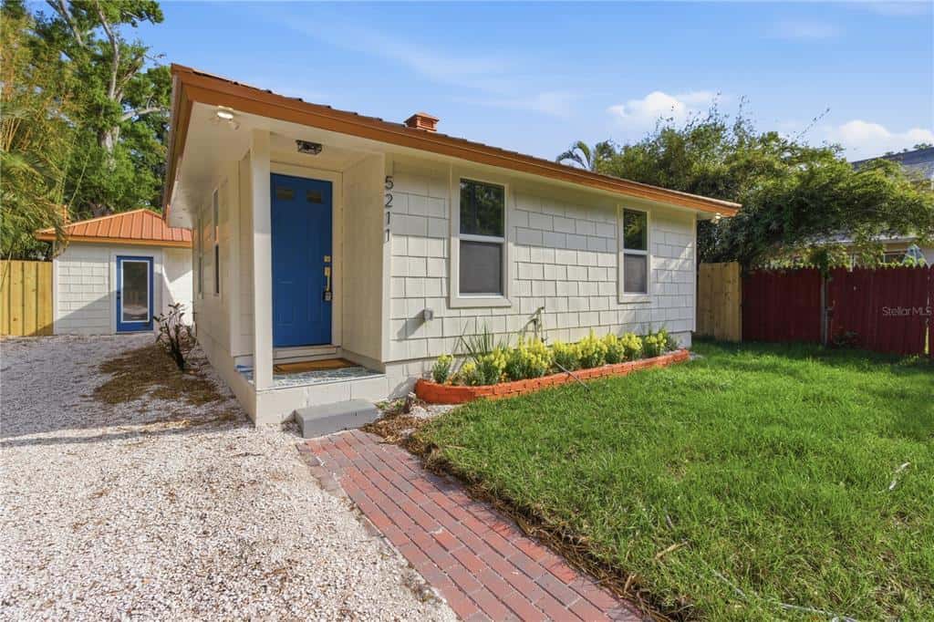 Single Family Residence in GULFPORT