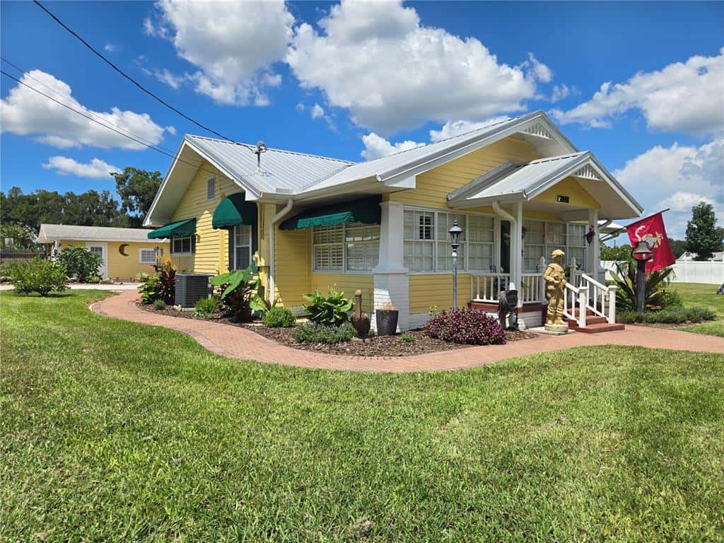 Single Family Residence in LAKELAND