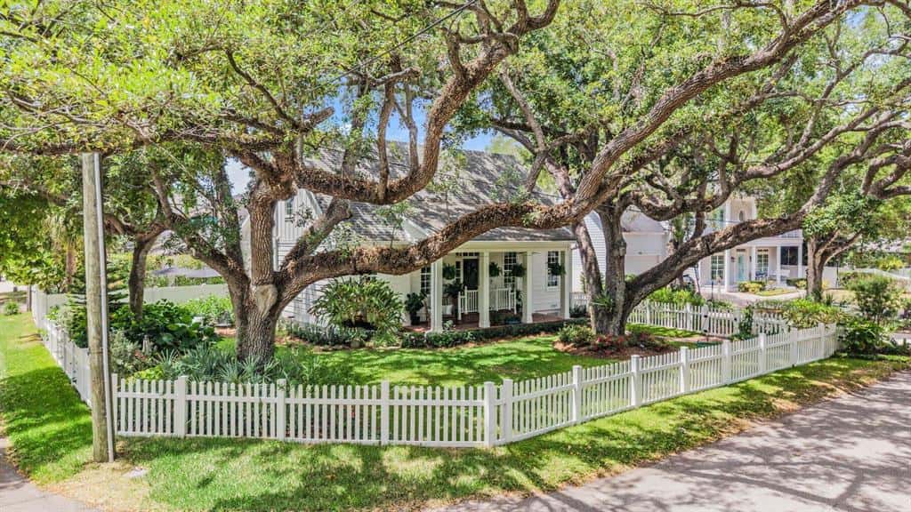Single Family Residence in TAMPA