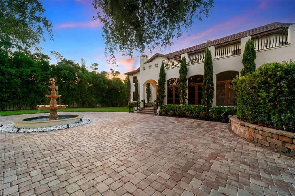 Single Family Residence in TAMPA