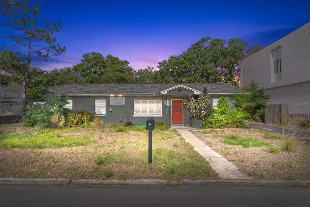 Single Family Residence in TAMPA