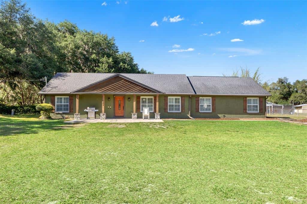 Single Family Residence in PLANT CITY