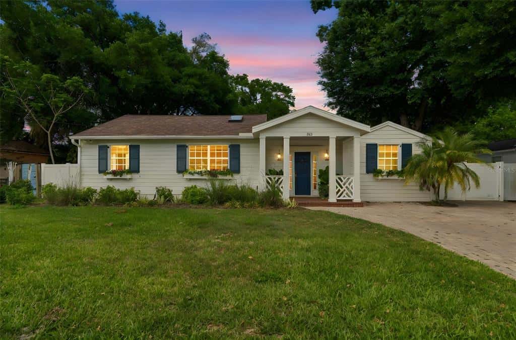 Single Family Residence in TAMPA
