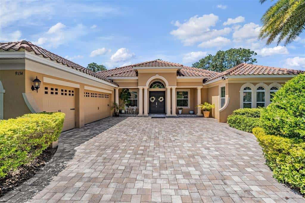Single Family Residence in TAMPA