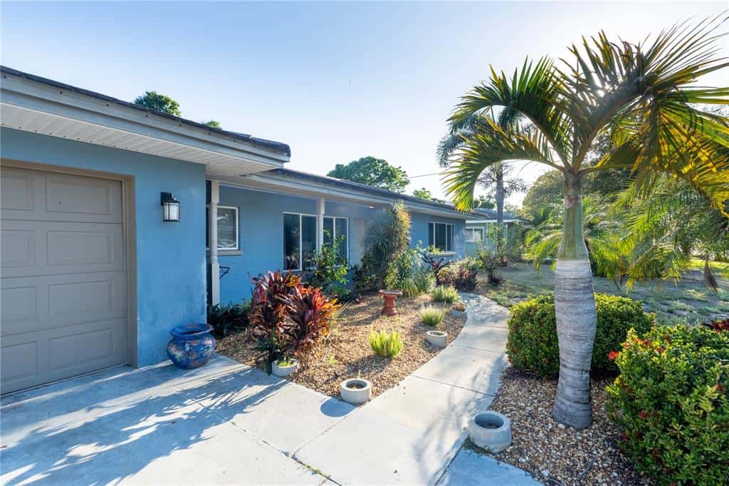 Single Family Residence in BELLEAIR BLUFFS
