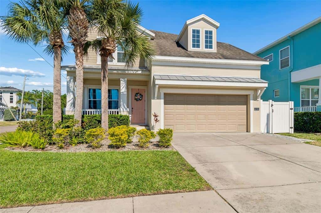 Single Family Residence in TAMPA