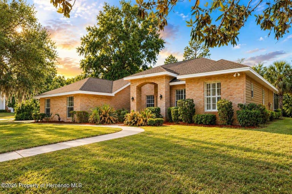 Single Family Residence in SPRING HILL